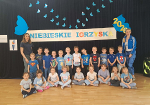 "Jagódki" podczas wręczenia dyplomu za udział w Niebieskich Igrzyskach