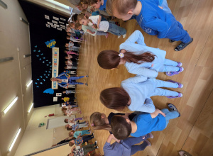 NEBIESKIE IGRZYSKA SPORTOWE w grupach 3 i 5 latków.