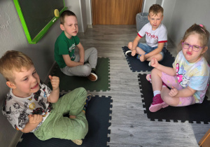 Dzieci pokazują "Jak wygląda złość"