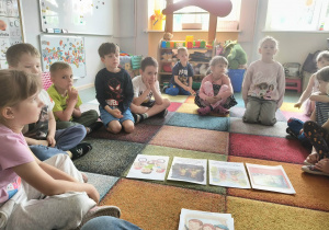 Dzieci podczas zajęć.