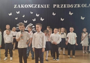 Dzieci podczas występu.