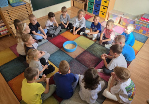 Zabawa matematyczna "Naczynia pełne ryżu" - JEŻYKI