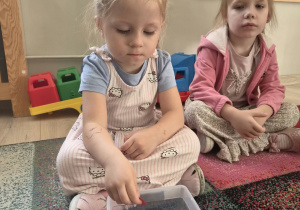 Dzieci biorą udział w zajęciach w ramach realizacji Tygodnia Budowania Relacji.