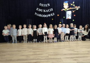 Dzieci z grupy II śpiewają piosenkę